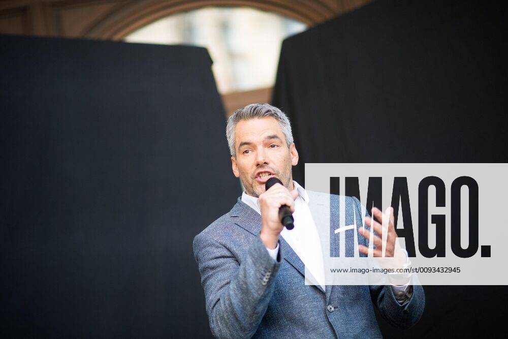 Wien 13.09.2019, Bundesparteizentrale, Wien, AUT, OeVP, Plakatpraesentation zur NR-Wahl 2019. im Bild Generalsekreaerr Karl Nehammer Secretary General Karl Nehammer during placard presentation regarding to Austrian General Parliment Elections 2019 of the Austrian People s Party in Vienna, Austria on 2019 09 13.