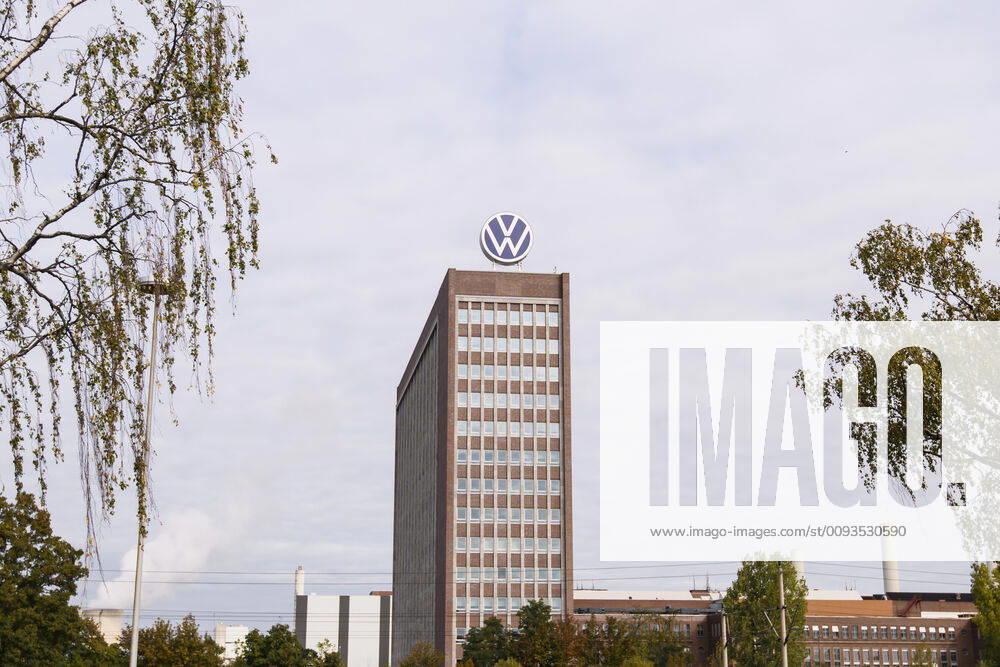 Wirtschaft, Volkswagen Werk Wolfsburg Zentrale, Hochaus Konzernzentrale, Logo, Emblem, Bildmarke Wolfsburg