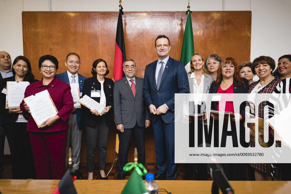 Bilder des Jahres 2019, News 09 September Bundesgesundheitsminister Jens Spahn (CDU) Im Rahmen der Uebergabe der Einladungsschreiben an mexikanische Ausbilder von Pflegepersonal zu einer Seminarreise nach Deutschland. Mexiko-stadt, 20.09.2019. Mexiko-Stadt Mexiko