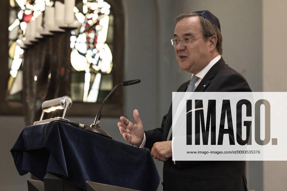 Fünfzigster Jahrestag der Einweihung der Kölner Synagoge. Der Ministerpräsident von Nordrhein-Westfalen, Armin Laschet, hält am 20. September 2019 mit Kippa seine Ansprache zur Feier des 50.Jahrestages der Einweihung der Synagoge. Köln Nordrhein-Westfalen Deutschland