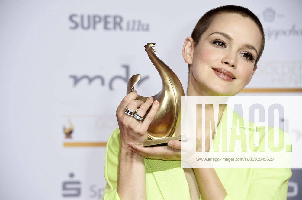 Bilder des Jahres 2019, Entertainment 09 September Entertainment Themen der Woche KW38 Emilia Schüle bei der 25. Verleihung der Goldenen Henne 2019 in der Leipziger Messe. Leipzig