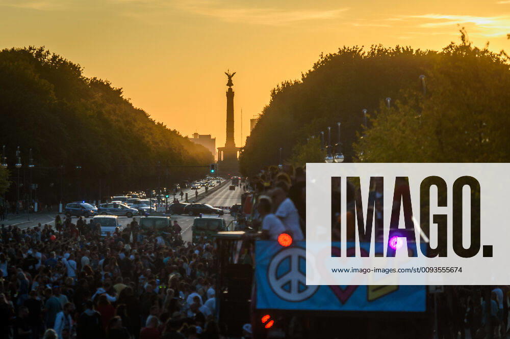 Berlin, Love World Peace Parade Deutschland, Berlin - 21 09 2019: Im Bild sind Impressionen von der Love World Peace Parade 2019 zu sehen. Berlin Berlin Deutschland
