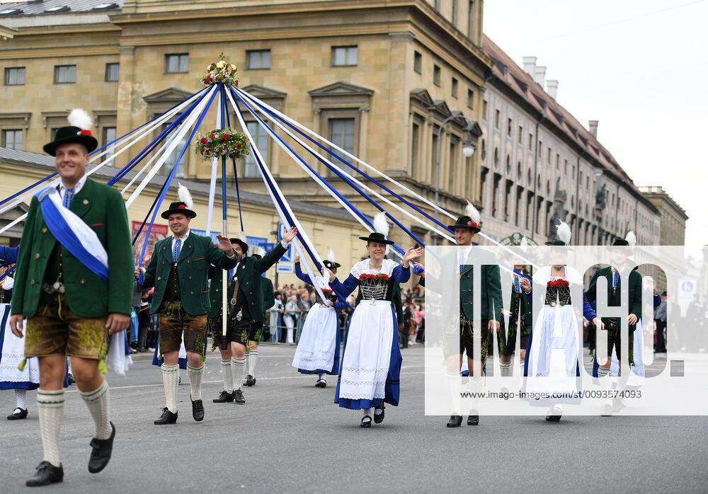 Bilder des Jahres 2019, News 09 September (190922) -- MUNICH, Sept. 22, 2019 -- People participate in the Oktoberfest parade in Munich, Germany, Sept. 22, 2019. This year s Oktoberfest goes from Sept. 21 to Oct. 6. ) GERMANY-MUNICH-OKTOBERFEST-PARADE LuxYang
