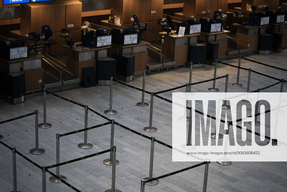 Bilder des Jahres 2019, News 09 September Insolvenz von Thomas Cook - Leere Schalter am Flughafen in Kopenhagen Thomas Cook airlines konkurs - Thomas Cook har her til morgen lukket deres skranker og pillet deres skilte ned i Koebenhavns Lufthavn (CPH) 23. september 2019.. , Denmark
