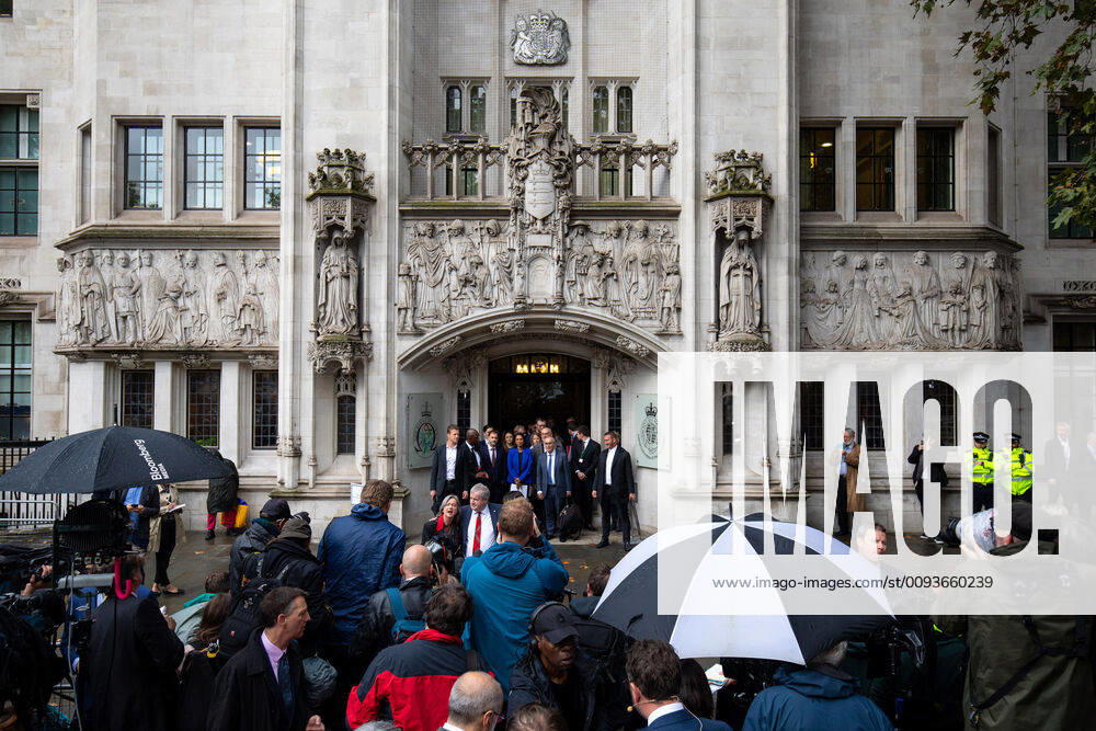 London, UK. Anti-Brexit campaigner and businesswoman Gina Miller leaves the Supreme Court after the Court made a historic ruling that Boris Johnson s decision to suspend Parliament for five weeks was unlawful. London UK - ZUMAl94_ 20190924_zaf_l94_052