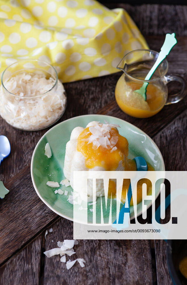 Exotischer Milchreis mit Kokosnuss und Mangososse