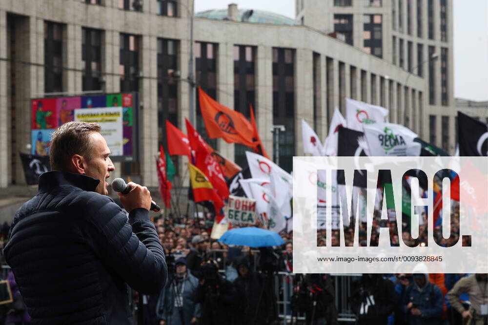 KW39 MOSCOW, RUSSIA â€“ SEPTEMBER 29, 2019: Opposition activist Alexei Navalny addresses a rally in support of political prisoners in Prospekt Sakharova Street. Sergei Bobylev TASS TS0BCCEF