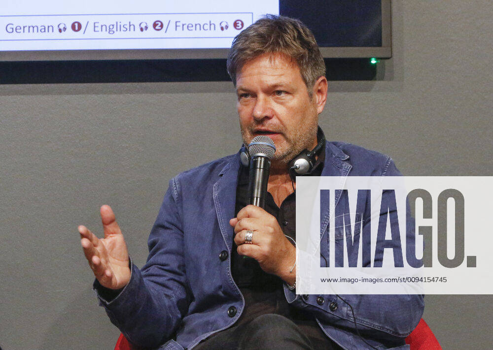 Germany: Frankfurt Book Fair 2019 Day 1 Robert Habeck, the co-chairman of the Gernan party Alliance 90 The Greens, speaks at the Frankfurt Book Fair. The 71th Frankfurt Book Fair 2019 is the world largest book fair with over 7,500 exhibitors and over 285,000 expected visitors. The Guest of Honour for the 2019 fair is Norway. Frankfurt Hesse Germany MichaelxDebets