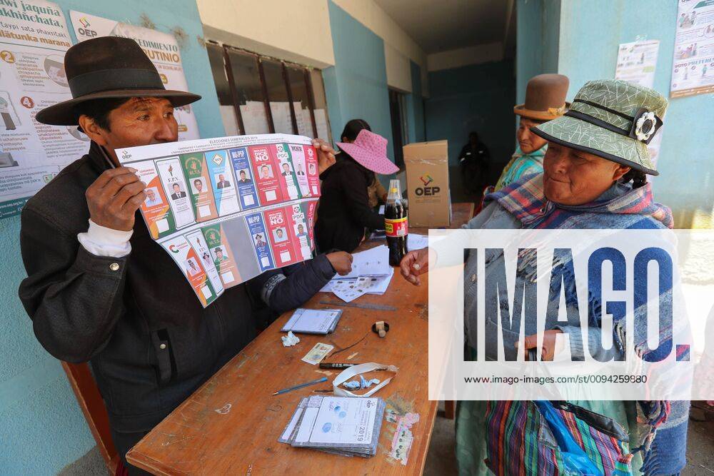 Aimara indigenous cast their vote at a polling station in Patamanta, Bolivia, 20 October 2019, during the opening of the electoral day. Bolivia holds general elections to choose President and Vice President for the next 5 years. General elections in Bolivia !ACHTUNG: NUR REDAKTIONELLE NUTZUNG!