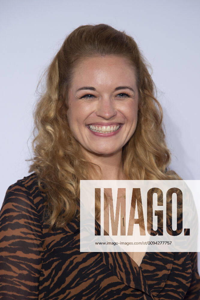 Madeleine KRAKOR, Schauspielerin, Roter Teppich, Red Carpet Show, Ankunft, arrival, Film Festival Cologne awards in Koeln