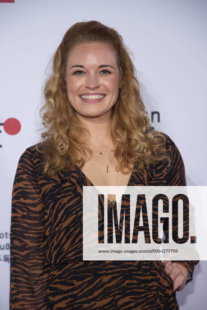 Madeleine KRAKOR, Schauspielerin, Roter Teppich, Red Carpet Show, Ankunft, arrival, Film Festival Cologne awards in Koeln
