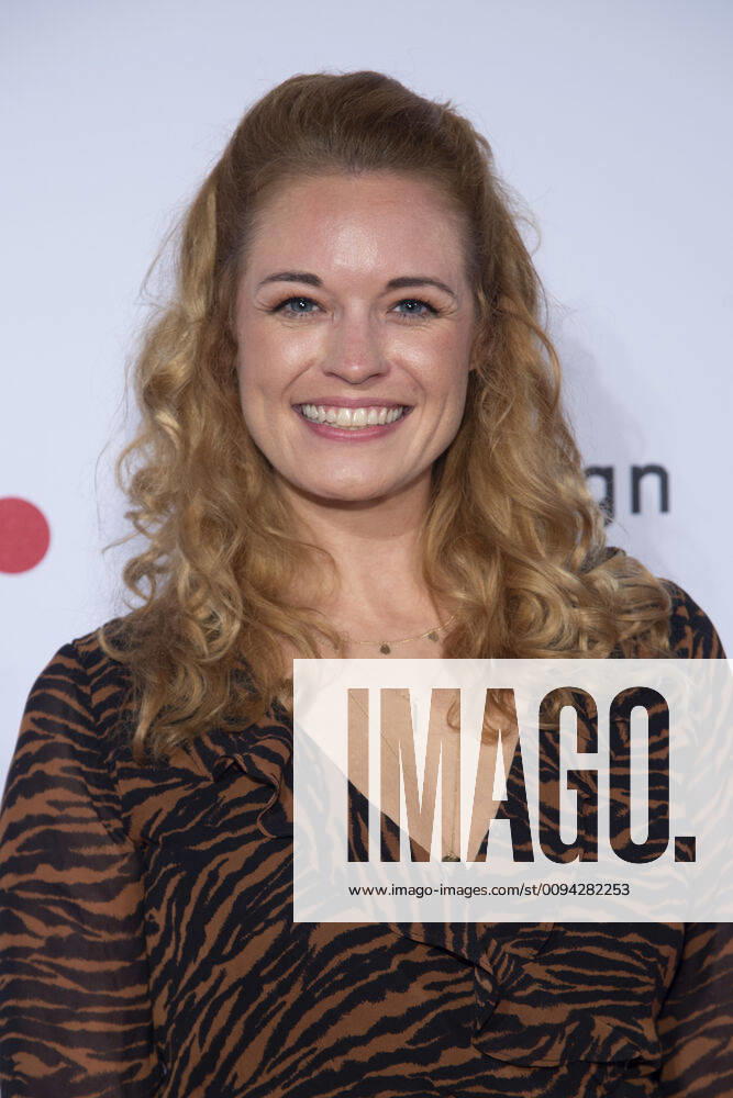 Madeleine KRAKOR, Schauspielerin, Roter Teppich, Red Carpet Show, Ankunft, arrival, Film Festival Cologne awards in Koeln