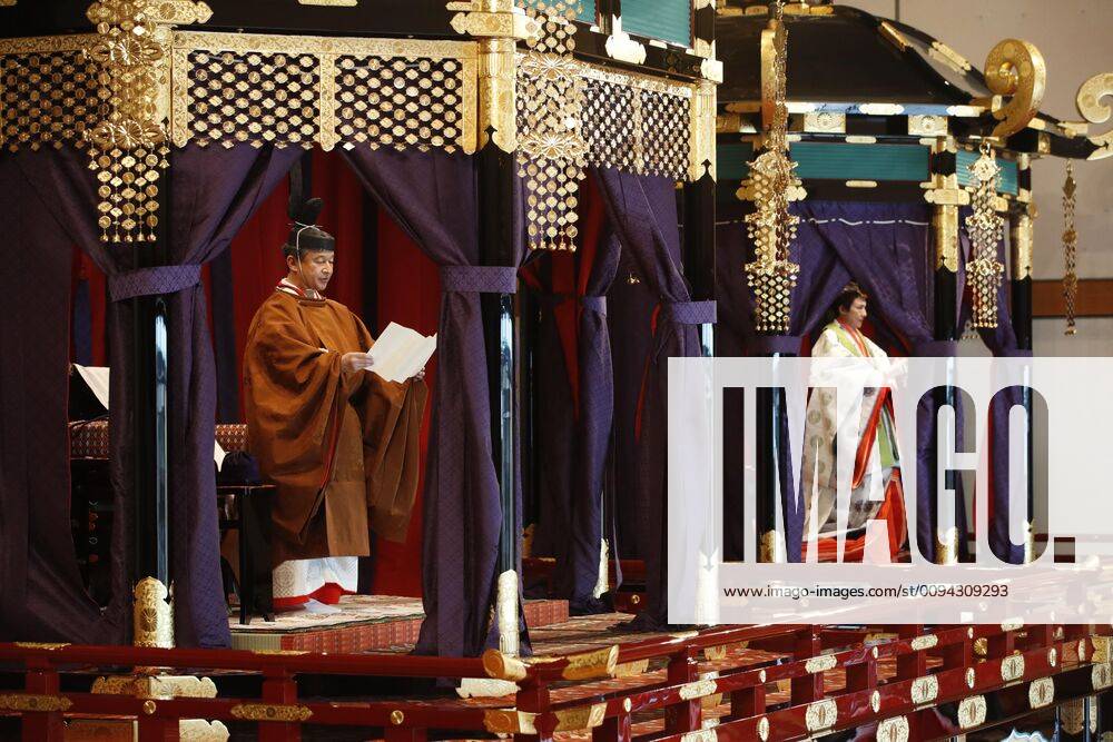 Japanese emperor s enthronement ceremony Japanese Emperor Naruhito (L) delivers a speech to proclaim his enthronement from the Takamikura imperial throne in the Matsu no Ma state room of the Imperial Palace in Tokyo on Oct. 22, 2019. Empress Masako can be seen on the right on the Michodai throne.
