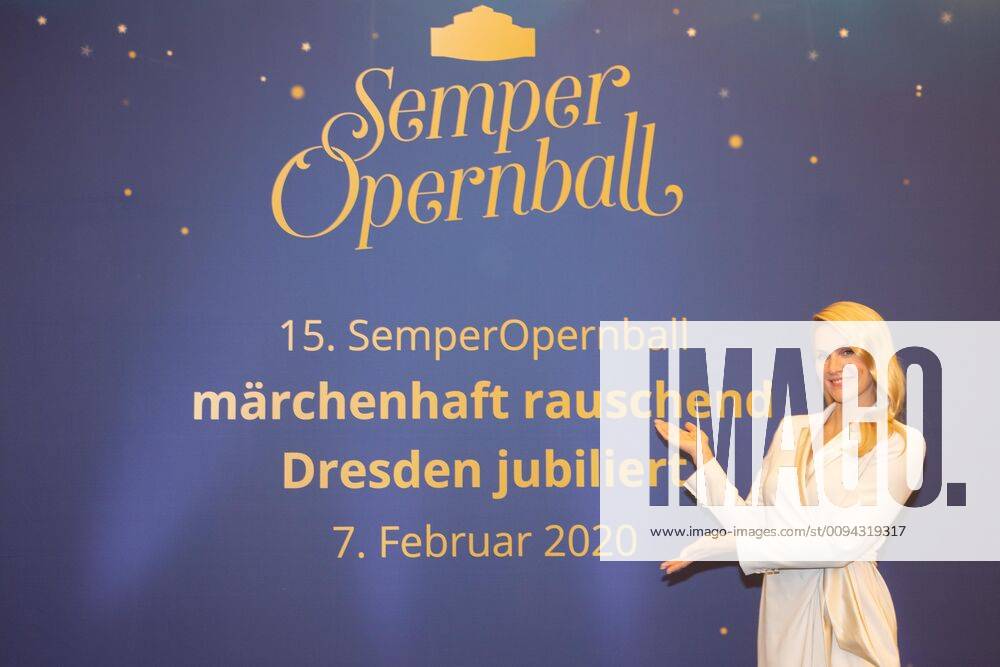 Bilder des Jahres 2019, Entertainment 10 Oktober Im Bild: Judith Rakers wird die neue Moderatorin an der Seite von Roland Kaiser Dresden - Judith Rakers wird neue Moderatorin des 15. SemperOpernballs