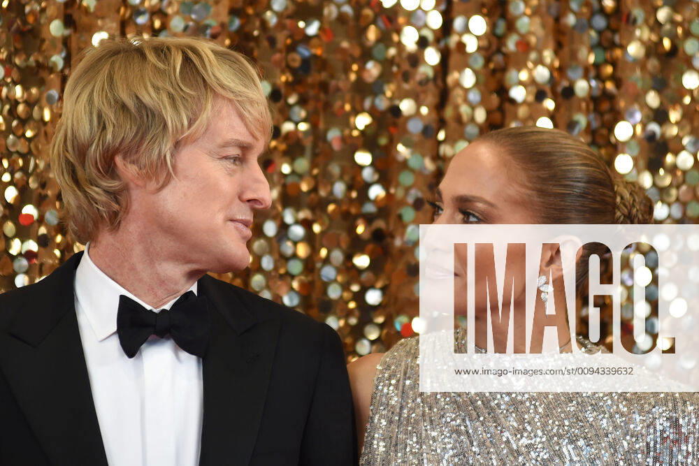 October 22, 2019 New York City..Owen Wilson and Jennifer Lopez on location filming Ã Marry Me on October 22, 2019 in New York City. New York USA - ZUMAny1_ 20191022_zaf_ny1_026