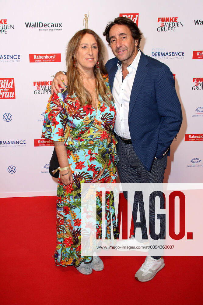 Dieter Landuris und seine Ehefrau Natascha bei der Verleihung Goldene Bild der Frau am 23.10.2019 in Hamburg Goldene Bild der Frau Verleihung 2019 in Hamburg