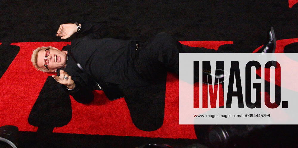 Bilder des Jahres 2019, Entertainment 10 Oktober Musician Billy Idol attends the premiere of the historical crime thriller The Irishman at the TCL Chinese Theatre in the Hollywood section of Los Angeles on Thursday, October 24, 2019. Storyline: Frank The Irishman Sheeran is a man with a lot on his mind. The former labor union high official and hitman, learned to kill serving in Italy during the Second World War. He now looks back on his life and the hits that defined his mob career, maintaining connections with the Bufalino crime family. In particular, the part he claims to have played in the disappearance of his life-long friend, Jimmy Hoffa, the former president of the International Brotherhood of Teamsters, who mysteriously vanished in late July 1975 at the age of 62. LAP2019102479 JIMxRUYMEN