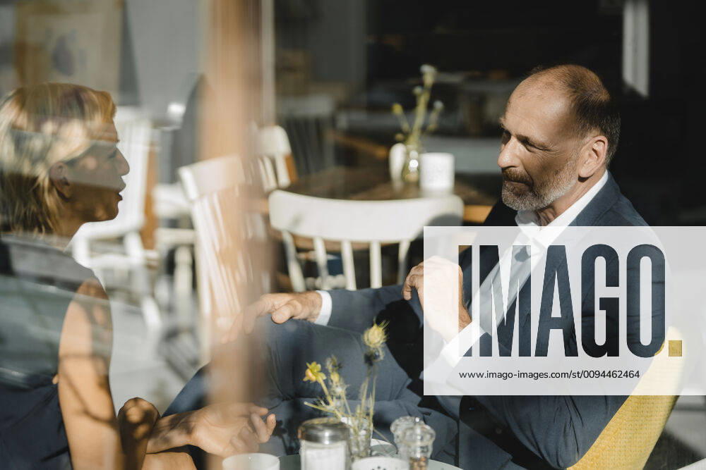 Businessman and woman having a meeting in a coffee shop model released Symbolfoto property released KNSF06367