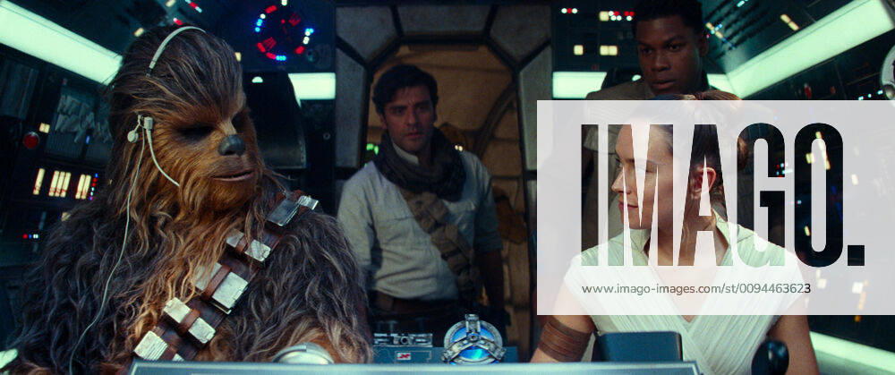 Joonas Suotamo is Chewbacca, Oscar Isaac is Poe Dameron, Daisy Ridley is Rey and John Boyega is Finn in STAR WARS: THE RISE OF SKYWALKER (2019) Photo Credit: ILM and Lucasfilm Ltd. The Hollywood Archive Los Angeles CA