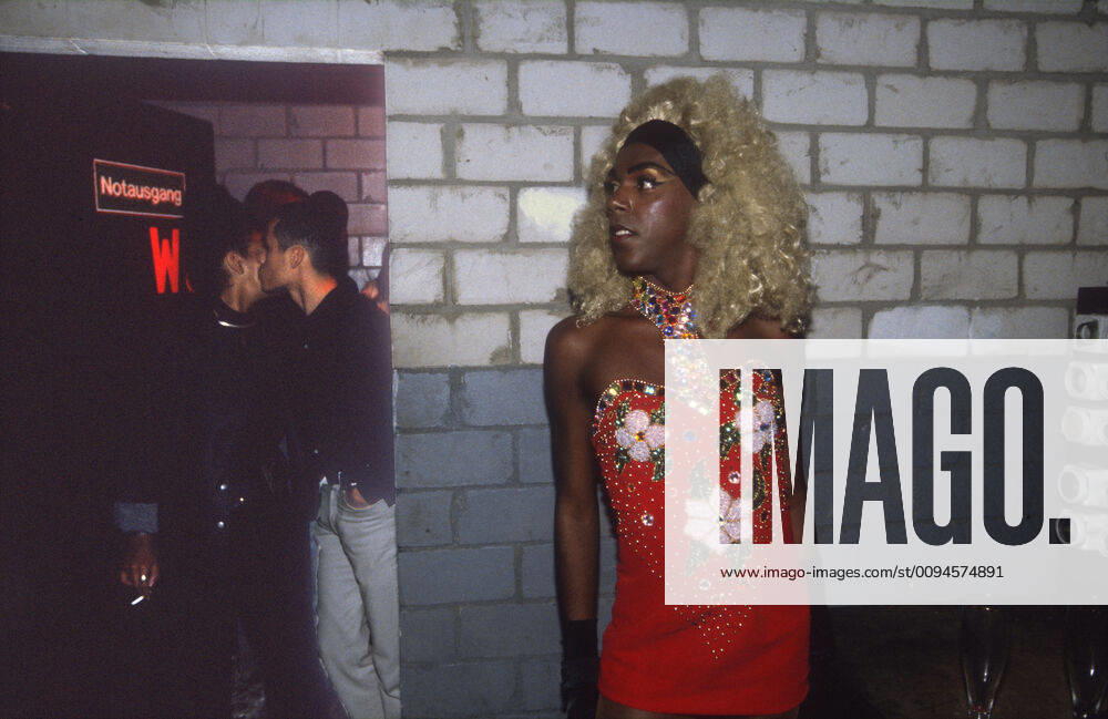 Techno Party im E-Werk Deutschland, Berlin, 15.09.1994, Tanz anl. einer Ausstellung von Gianni Versace im Kunstgewerbemuseum, Wilhelmstraße,