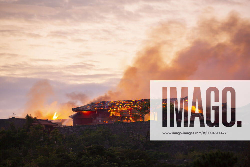 Bilder des Jahres 2019, News 10 Oktober Japan, Weltkulturerbe Burg Shuri niedergebrannt Flames at Shurijo Castle in Naha on the morning of October 31, 2019 in Okinawa, Japan. A fire broke out at the World Heritage listed site during the early hours of the morning. (115511639)