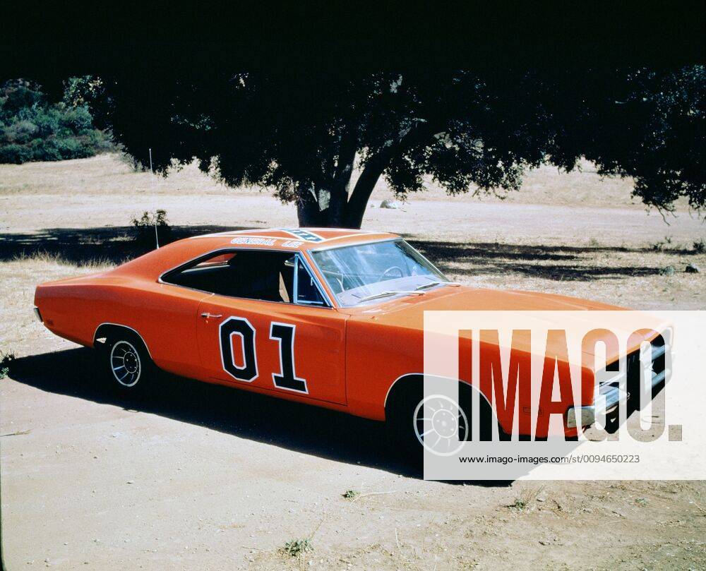 The General Lee (1969 Dodge Charger) Television: The Dukes Of Hazzard (TV-Serie) Usa 1979-1985, Auto: The General Lee (1969 Dodge Charger) 26 January 1979 THE DUKES OF HAZZARD, a Dodge Charger, the General Lee . Image dated August 1982. Copyright CBS Broadcasting Inc. All Rights Reserved. Credit: CBS Photo Archive. 17_