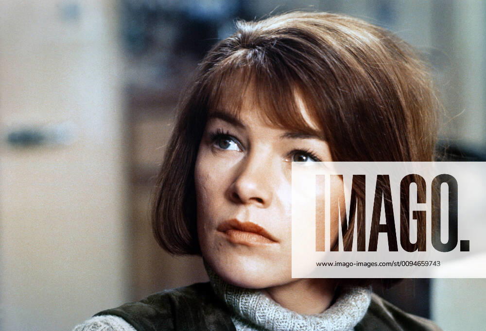 OSCARS. Beste Hauptdarstellerin. Preisträgerinnen 1971-1980 Glenda Jackson Characters: Vicki Allessio Film: A Touch Of Class (1973) Director: Stuart Rosenberg 01 October 1973 Sunday Bloody Sunday (Sunday Bloody Sunday,GB 1970, Regie: John Schlesinger) Glenda Jackson ; Portr?nt, Portrait ------- WICHTIG: Nutzung nur bei Filmtitelnennung und oder in Zusammenhang mit Berichterstattung ??ber diesen Film --- IMPORTANT: To be used solely for coverage of this specific motion picture tv programme