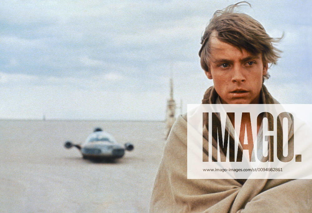 Mark Hamill Characters: Luke Skywalker Film: Star Wars; Star Wars: Episode Iv - A New Hope (USA 1977) Neuer Titel Auch: Star Wars: Episode Iv û Eine Neue Hoffnung Director: George Lucas 25 May 1977 Krieg der Sterne (Star Wars, USA 1977, Regie: George Lucas) Mark Hamill ------- WICHTIG: Nutzung nur redaktionell mit Filmtitelnennung bzw. Berichterstattung ??ber diesen Film. Buch- und Kalendernutzungen nur nach Absprache. --- IMPORTANT: To be used solely for editorial coverage of this specific motion picture tv programme Foto: Lucasfilm Cinetext