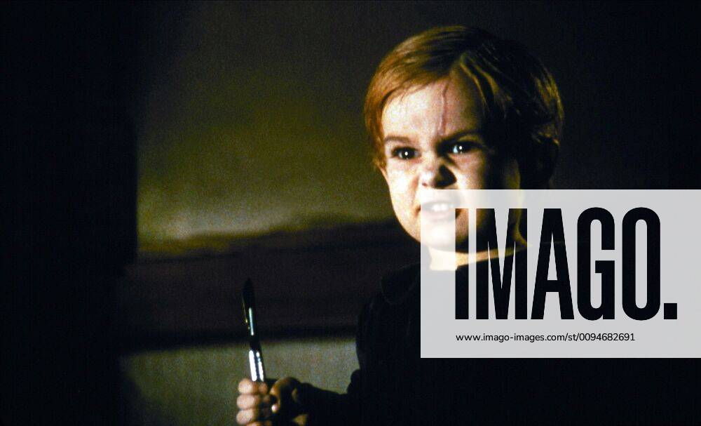 Miko Hughes Characters: Gage Creed Film: Pet Sematary (USA 1989) Literaturverfilmung (Based On The Book By Stephen King) Director: Mary Lambert 21 April 1989 Friedhof der Kuscheltiere (Pet Sematary, USA 1989, Regie: Mary Lambert) Miko Hughes Horror, Stephen King - Verfilmung, Kind mit Skalpell