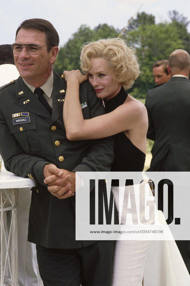 Tommy Lee Jones & Jessica Lange Characters: Maj. Henry Hank Marshall, Carly Marshall Film: Blue Sky (USA 1994) Director: Tony Richardson 24 August 1994