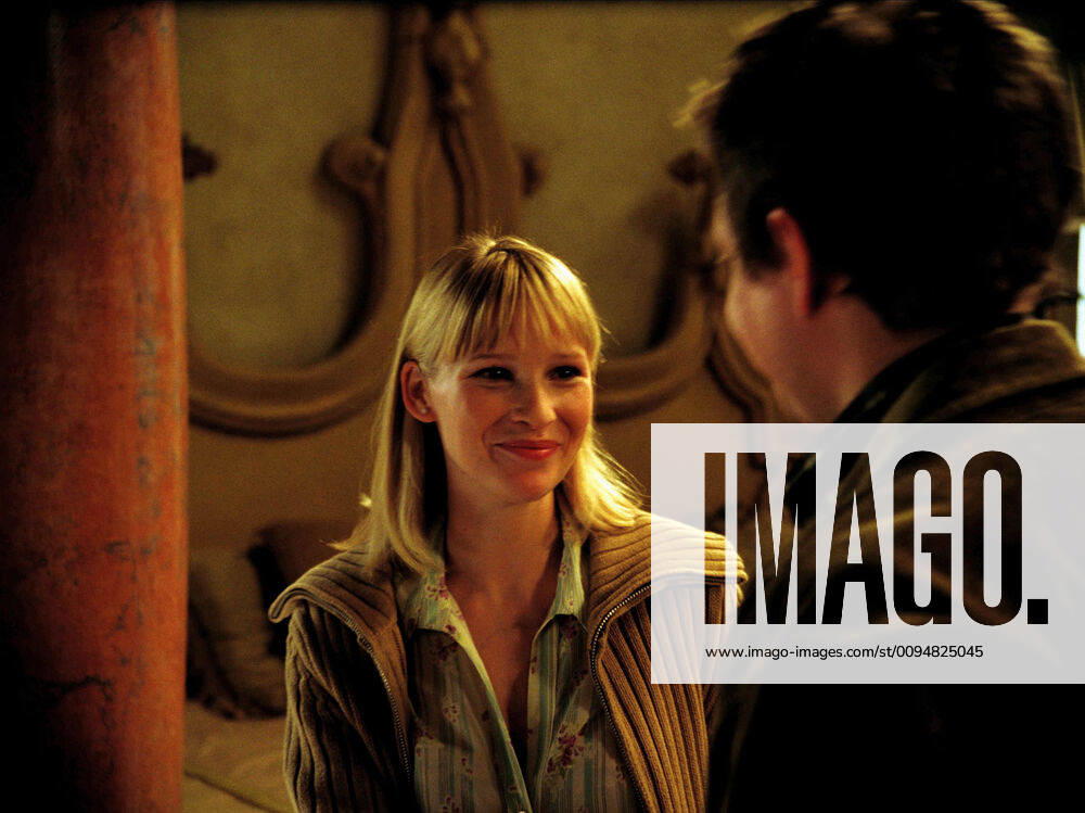 Joanna Page & Martin Freeman Characters: Just Judy & John Film: Love Actually (USA UK FR 2003) Director: Richard Curtis 07 September 2003