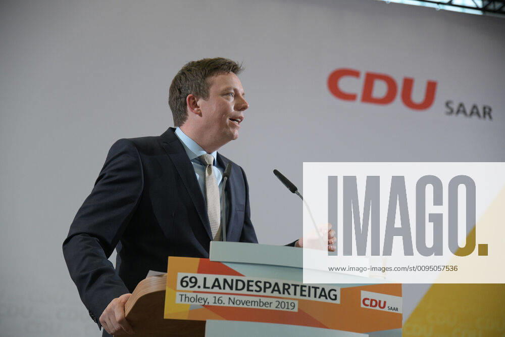 Saarlands Ministerpräsident Tobias Hans spricht am Samstag (16.11.2019) beim Landesparteitag der CDU Saar in Theley.