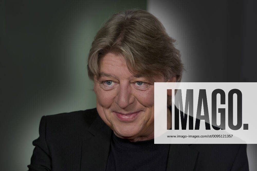 Moderator Walter Freiwald ist tot-er erlag im Alter von 65 Jahren an einem schweren Krebsleiden. Archivfoto: Walter FREIWALD, Moderator, Portraet, Portro¤t, Portrait, angeschnittenes Einzelbild, Einzelmotiv, RTL Spendenmarathon Wir helfen Kindern , Fernsehen, 24.-25.11.2016.