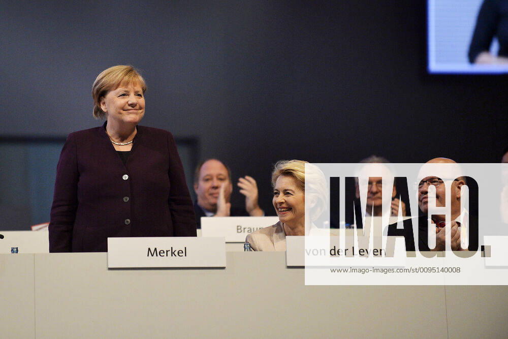 32. Parteitag Christlich Demokratische Union Deutschlands (CDU), Leipzig (22.11.2019) Angela Merkel (Bundeskanzlerin der Bundesrepublik Deutschland, CDU) (li.) erhält Beifall beim CDU-Parteitag in Leipzig (22.11.2019). Es applaudieren u.a. Ursula von der Leyen (Praesidentin der Europaeischen Kommission und Stellvertretende Vorsitzende CDU) (Mitte) und Peter Altmaier (CDU, Bundesminister für Wirtschaft und Energie) (re.) Leipzig Deutschland Leipziger Messe