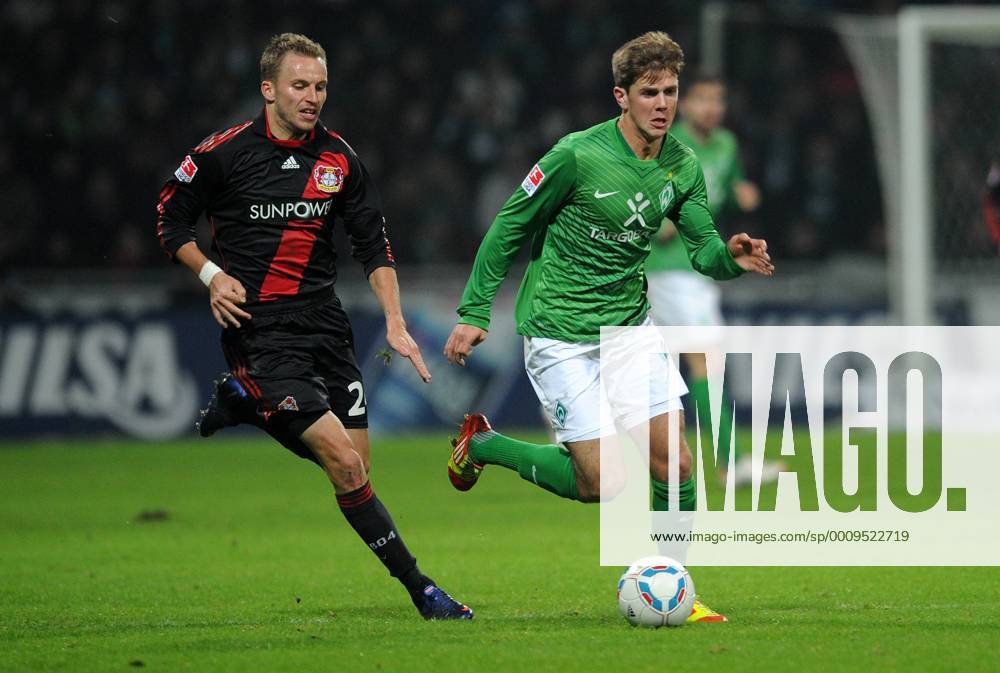 FUSSBALL 1. BUNDESLIGA SAISON 2011 2012 19. SPIELTAG Werder Bremen - Bayer 04 Leverkusen 28.01.2012 Michal Kadlec (li, Bayer 04 Leverkusen) gegen Niclas Füllkrug (RE, SV Werder Bremen)