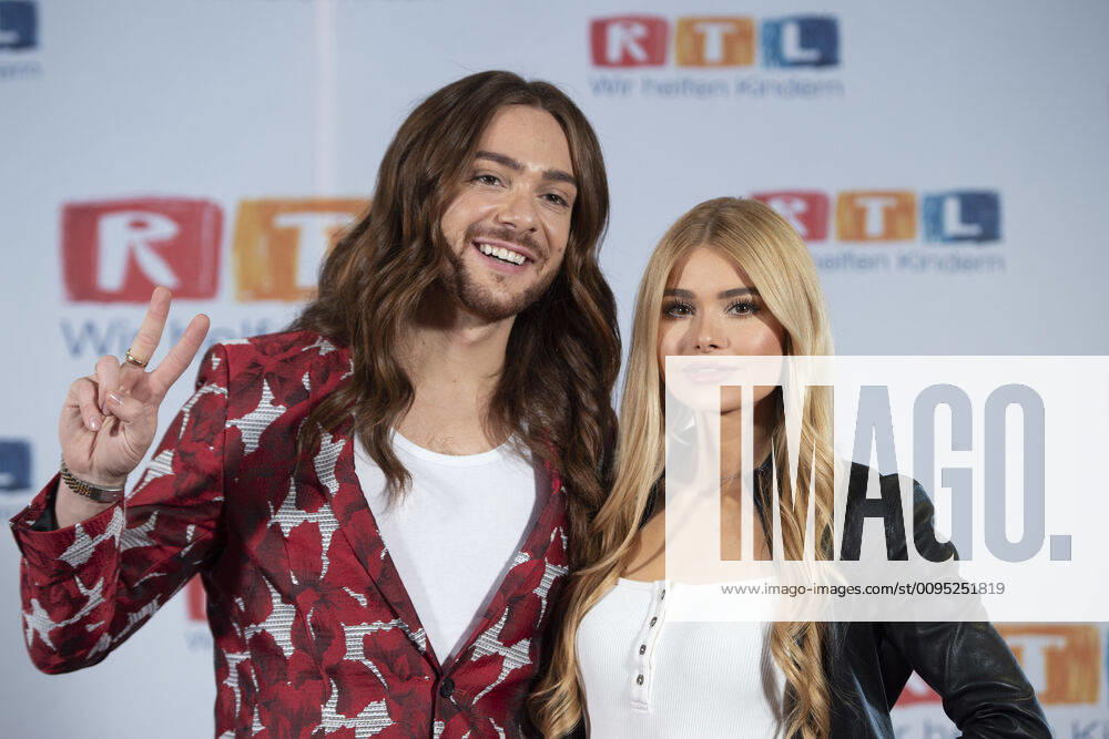 Riccardo SIMONETTI, Pamela REIF, Model, Portraet, Porträt, Portrait, Angeschnittenes Einzelbild, Einzelmotiv, 24. RTL Spendenmarathon Wir helfen Kindern , Fernsehen, 21.-22.11.2019.