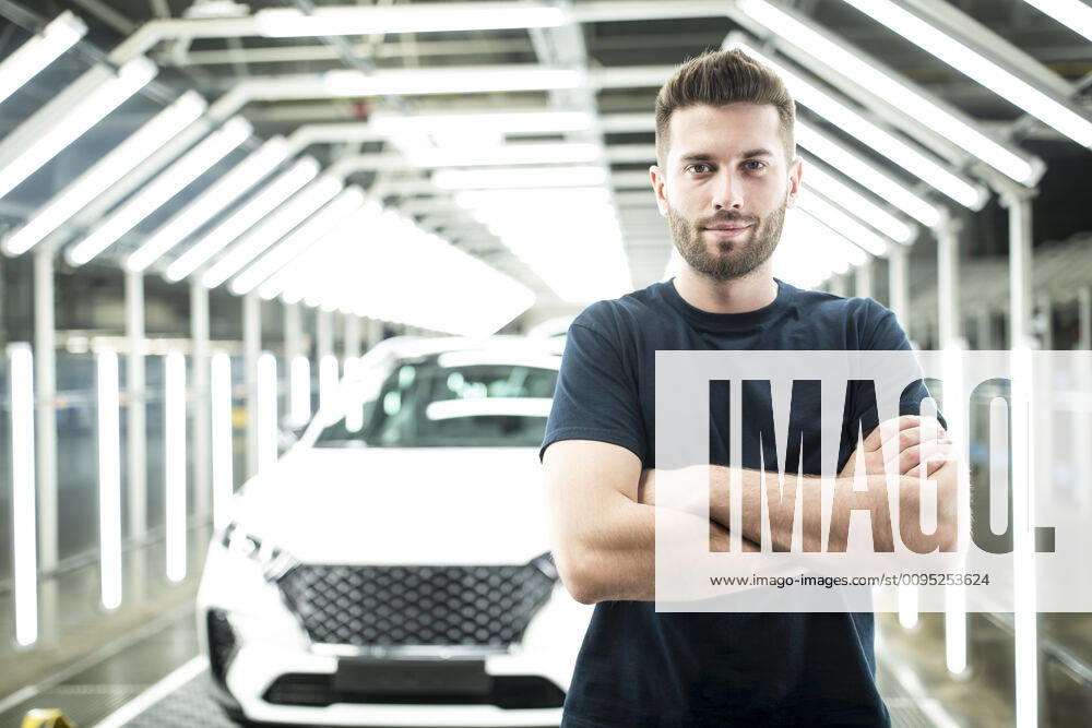 Portrait of confident worker in modern car factory model released Symbolfoto property released WESTF24400