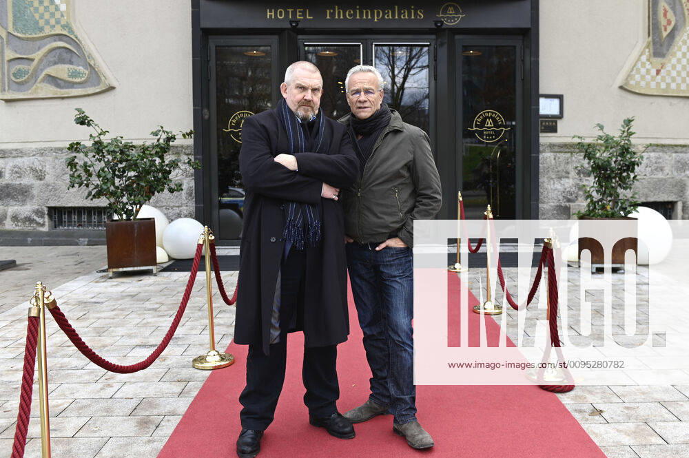 Bilder des Jahres 2019, Entertainment 11 November Entertainment Themen der Woche KW48 Dietmar Bär und Klaus J. Behrendt beim Fototermin am Set des 80. Tatorts aus Köln Tatort - Der Tod der Anderen am Hotel Rheinpalais. Köln