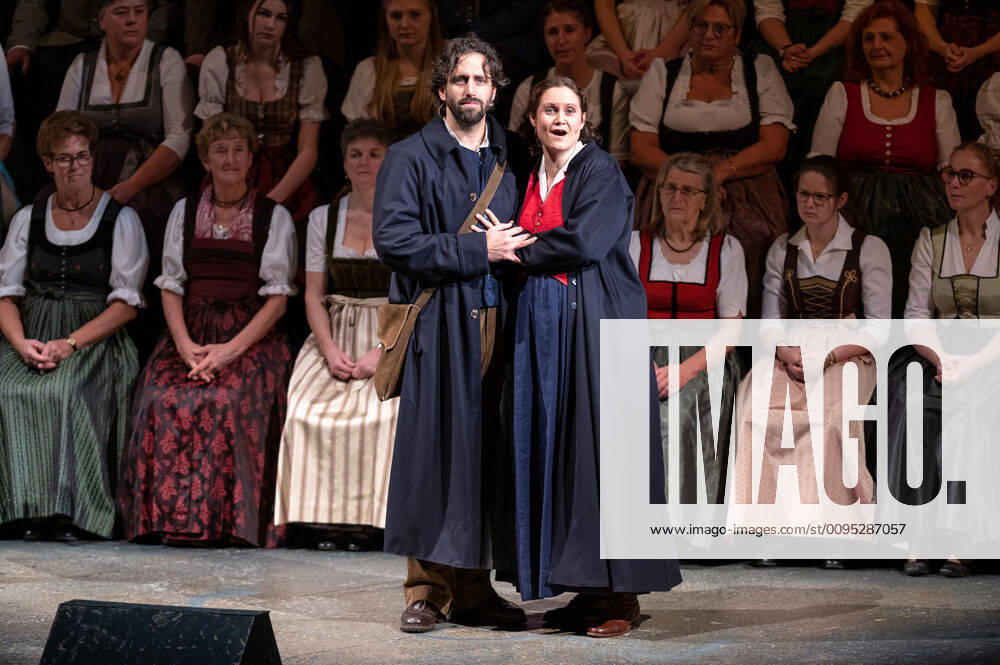 Bilder des Jahres 2019, Entertainment 11 November Entertainment Themen der Woche KW48 SALZBURGER ADVENTSINGEN - Bernhard Teufl als Josef und Simone Vierlinger als Maria am 27.11.2019 während der Fotoprobe des - SALZBURGER ADVENTSINGEN - Großes Festspielhaus, Salzburg, Österreich - Foto: ERNST WUKITS -
