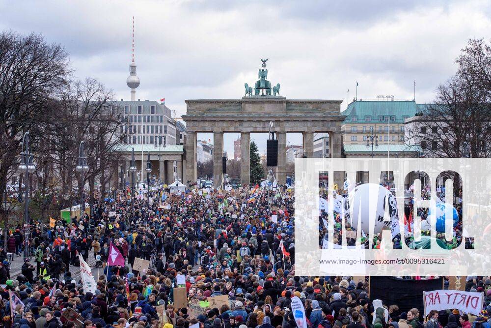 Berlin, Fridays for Future Demo Deutschland, Berlin - 29 11 2019: Im Bild sind Impressionen von der Fridays for Future Demo in Berlin zu sehen. Berlin Berlin Deutschland