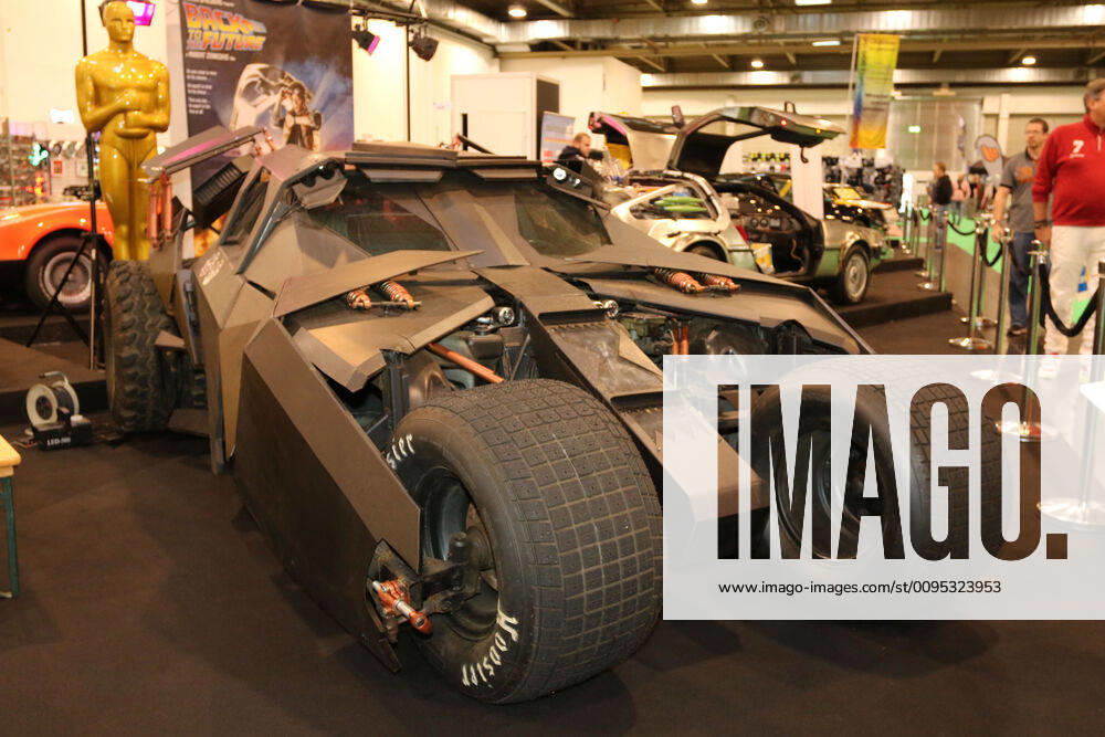 Tumbler aus Batman Begins (Replika auf Basis Pontiac Fiero), Sonderschau Filmautos Auto Stars, 38. Classic & Prestige Salon im Rahmen der 52. Essen Motor Show 2019 (30.11.-08.12.2019, Pressetag 29.11.2019), Auto, Automobilmesse, Ausstellung für sportliche Autos Tuning Motorsport und Oldtimer, Messe Essen, Essen (D).