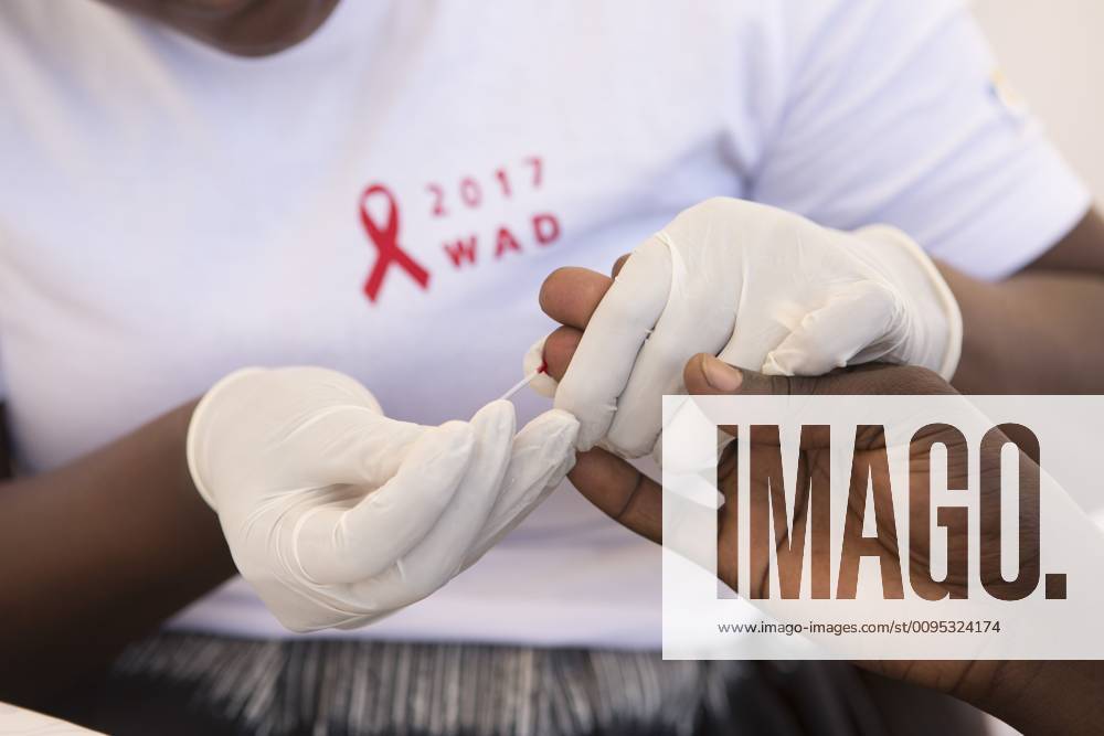 KW48 (191130) -- NAIROBI, Nov. 30, 2019 (Xinhua) -- A person receives a free HIV test during the World AIDS Day activities in Kigali, Rwanda, Dec. 1, 2017. (Xinhua Gabriel Dusabe) Xinhua Headlines: AIDS still substantial challenge to world although campaign forges ahead