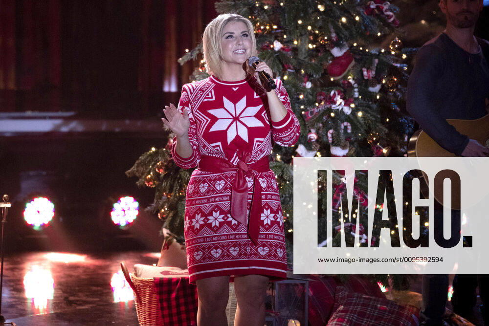 Beatrice Egli bei der ZDF TV-Spendengala Die schönsten Weihnachtshits live aus den Bavaria Studios. Geiselgasteig bei München