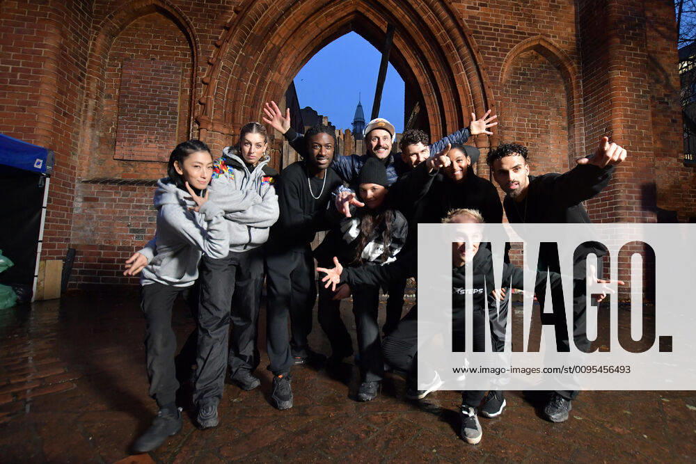 Fototermin am Set von Fly Katja von Garnier mit den Flying STteps Fototermin am Set von Fly, zu den Dreharbeiten des neuen Films von Katja von Garnierin der Ruine Franziskaner-Klosterkirche in Berlin am 06.12.2019