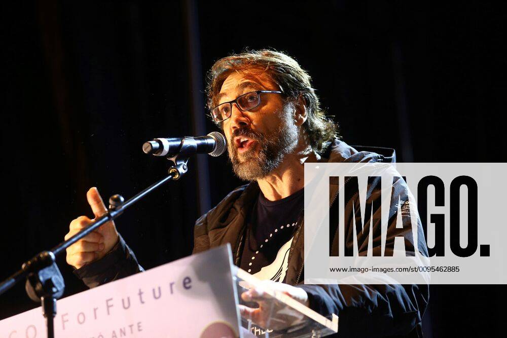 Spanish actor Javier Bardem delivers a speech during a march against climate change in Madrid, Spain, 06 December 2019, during the fifth day of the UN Climate Change Conference COP25 running from 02 to 13 December 2019 in the Spanish capital. UN Climate Change Conference COP25 !ACHTUNG: NUR REDAKTIONELLE NUTZUNG!