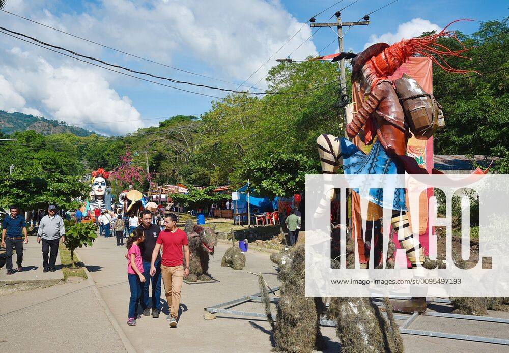 Dozens of people attend the folkloric event called Royal Walk of the Giant Fireplaces , in the municipality of Trinidad, Santa Barbara, Honduras, 07 December 2019. In the Royal Walk of the Giant Fireplaces cultures of different countries of the world are represented through sculptures that are later burned at midnight. Royal Walk of the Giant Fireplaces , in Honduras !ACHTUNG: NUR REDAKTIONELLE NUTZUNG!