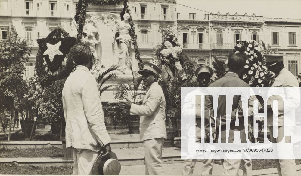 Public Ceremony, Havana, Central Park Wreathlaying, Havana Wreathlaying at the Jose Marti Statue, Havana, Walker Evans (American, 1903 - 1975), 1933, Gelatin silver print, 13.3 x 22.9 cm (5 1 4 x 9 in.) Copyright Artokoloro LCD3_191706_06481