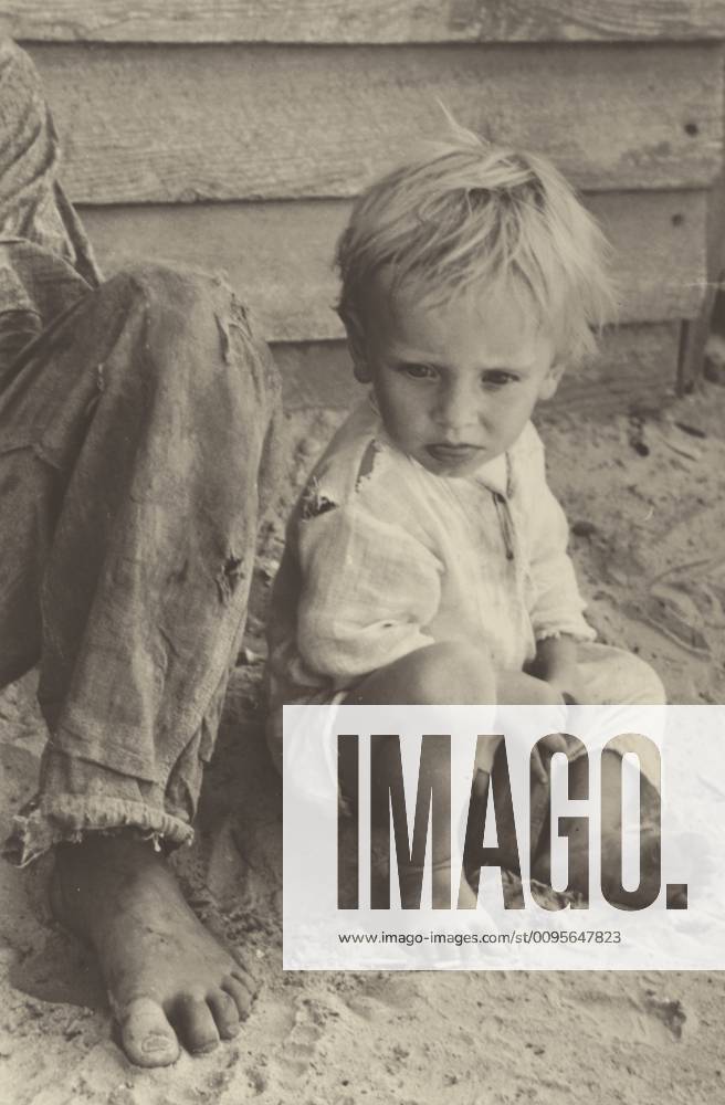 Farmer s Child, Alabama Othel Lee (Squeakie) Burroughs, Hale County, Alabama, Walker Evans (American, 1903 - 1975), 1936, Gelatin silver print, 19.5 x 12.9 cm (7 11 16 x 5 1 16 in.) Copyright Artokoloro LCD3_191706_06484