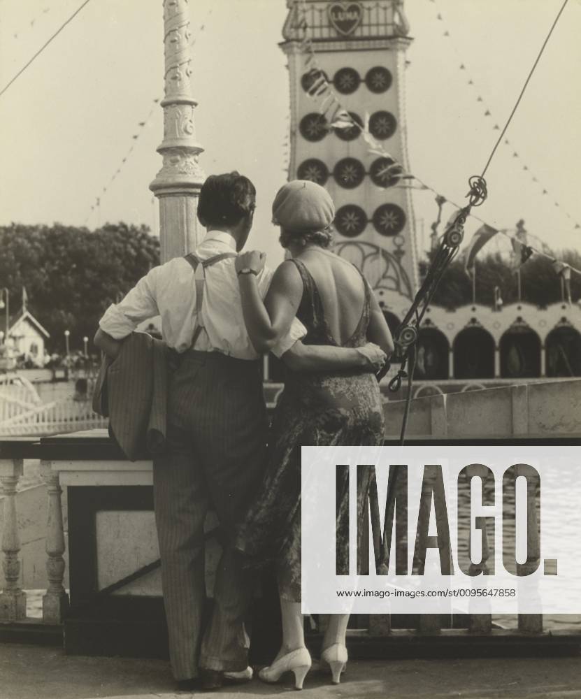 Couple at Coney Island, Walker Evans (American, 1903 - 1975), 1928, Gelatin silver print, 18.6 x 15.4 cm (7 5 16 x 6 1 16 in.) Copyright Artokoloro LCD3_191706_06512