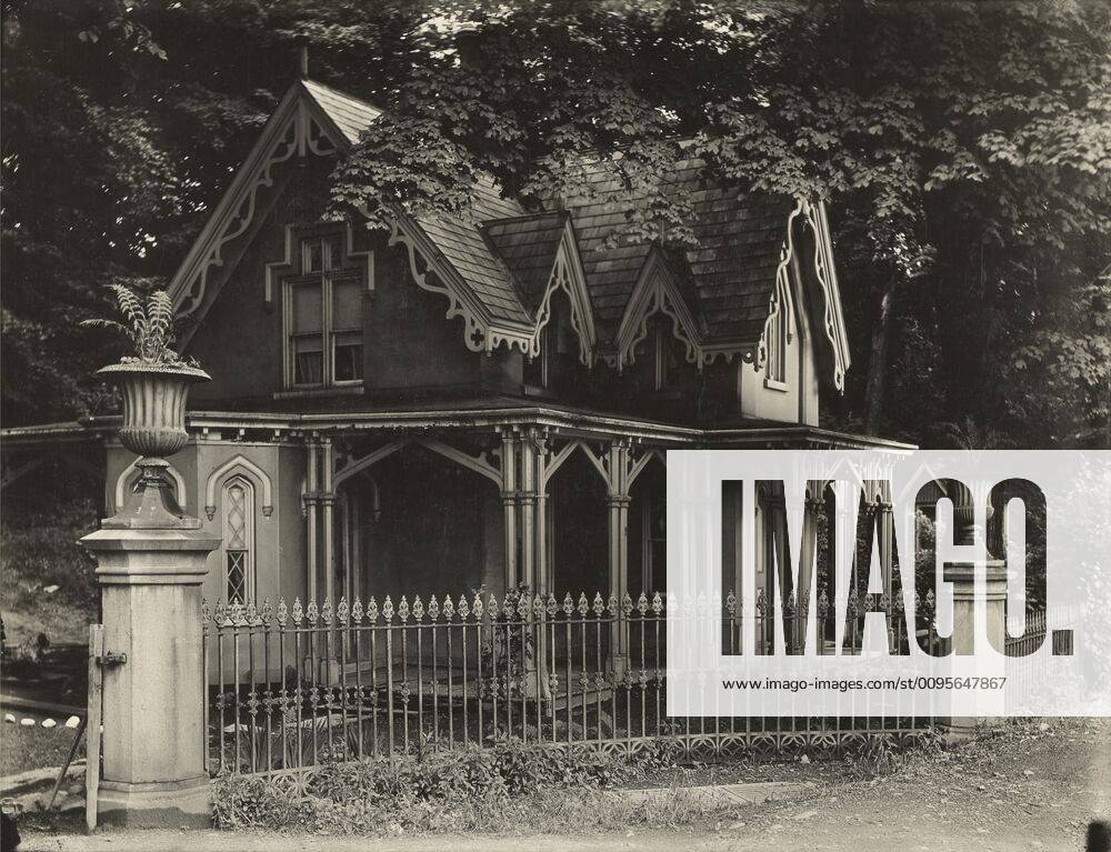 Gothic Gate Cottage near Poughkeepsie, New York, Walker Evans (American, 1903 - 1975), 1931, Gelatin silver print, 16.3 x 21.1 cm (6 3 8 x 8 5 16 in.) Copyright Artokoloro LCD3_191706_06520